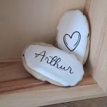 chaussons personnalisés pour bébés garçons et bébés filles, doublés en polaire, pour des petits pieds au chaud. Taille naissance. Idée cadeau de naissance personnalisé.