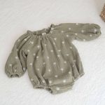 Barboteuse bébé garçon aux manches longues en double gaze brodée taille 6 mois