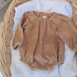 Barboteuse bébé garçon aux manches longues en velours grosse côte uni Camel