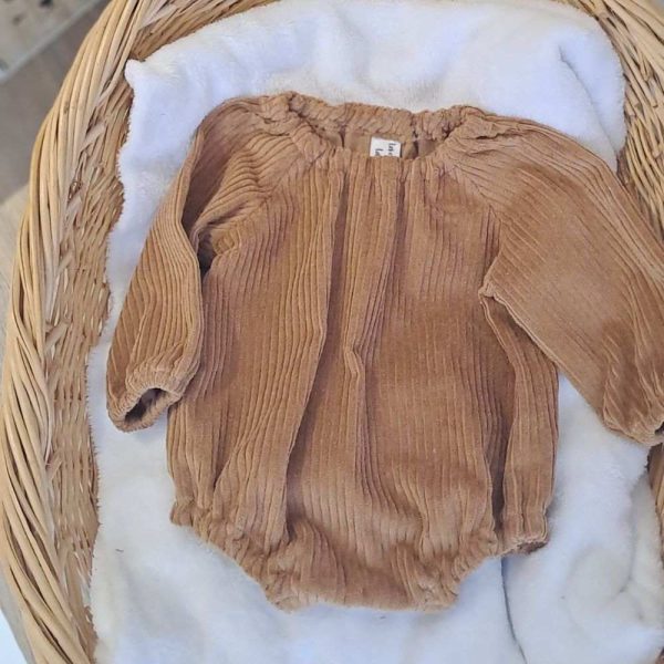 Barboteuse bébé garçon aux manches longues en velours grosse côte uni Camel