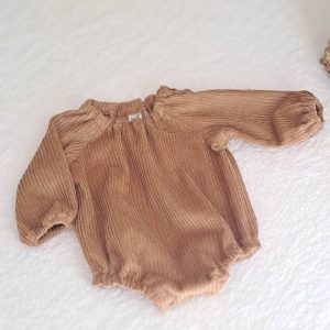 Barboteuse bébé garçon aux manches longues en velours grosse côte uni Camel en taille 6 mois