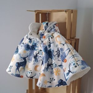 poncho bebe voiture évolutif et imperméable pour des trajets en voiture en toute sécurité, 12-24 mois. Motif cerfs en hiver