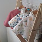 ponchos bebe voiture évolutif pour des trajets en voiture en toute sécurité, 12-24 mois. Coton dinosaures, double gaze pailletée, imperméable cerfs
