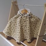 poncho bebe voiture évolutif pour des trajets en voiture en toute sécurité, 12-24 mois. Coton coeurs