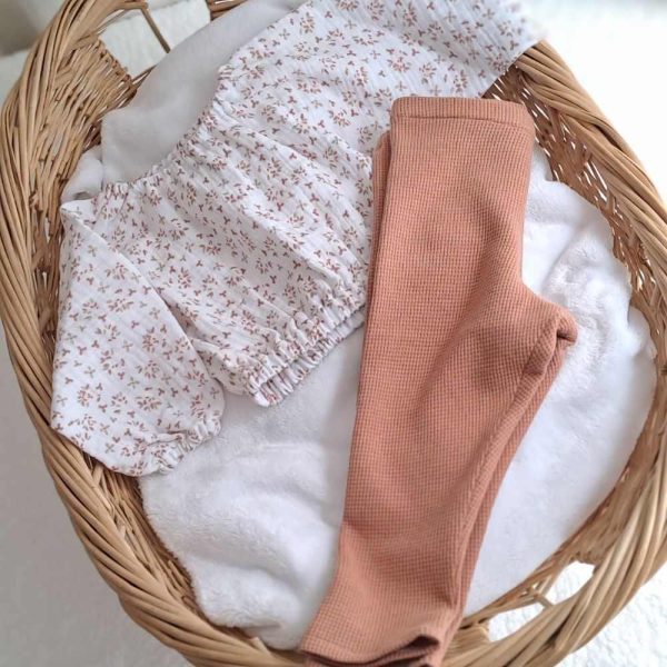 legging bebe garcon en jersey nid d'abeille cassonnade - 9 mois avec sa blouse fille en double gaze