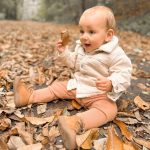 bebe dans son legging bebe garcon en jersey nid d'abeille cassonnade - 9 mois