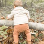 bebe dans son legging bebe garcon en jersey nid d'abeille cassonnade - 9 mois