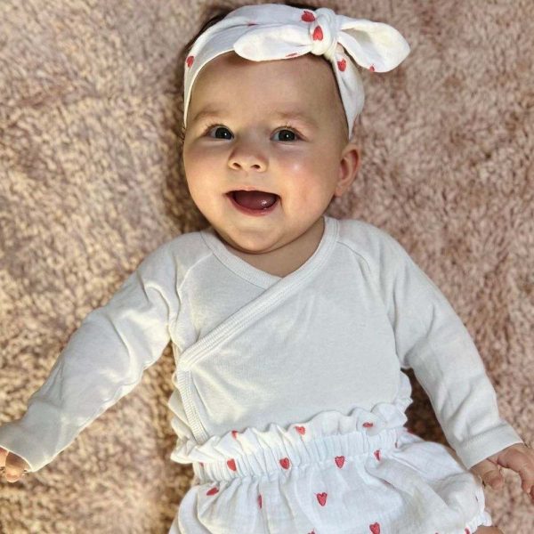 bebe avec bandeau cheveux bebe à nouer en double gaze et bloomer bebe fille en double gaze aux coeurs brodés