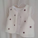 gilet sans manche bebe - gilet de berger en imitation fourrure de mouton aux fleurs brodées