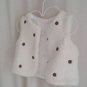 gilet sans manche bebe - gilet de berger en imitation fourrure de mouton aux fleurs brodées