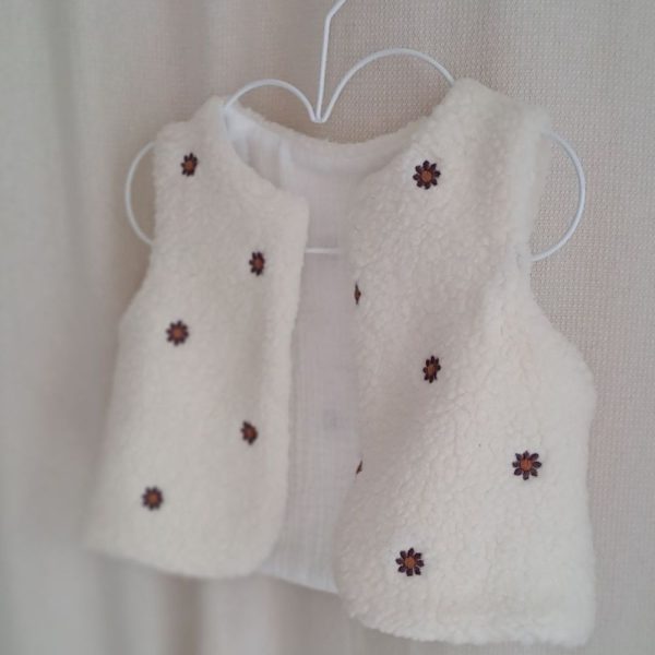 gilet sans manche bebe - gilet de berger en imitation fourrure de mouton aux fleurs brodées