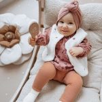 gilet sans manche bebe - gilet de berger en imitation fourrure de mouton aux fleurs brodées + blouse manche longue + legging bebe en jersey nid d'abeille uni cassonnade