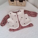 gilet sans manche bebe - gilet de berger en imitation fourrure de mouton aux fleurs brodées + blouse manche longue double gaze fleurie